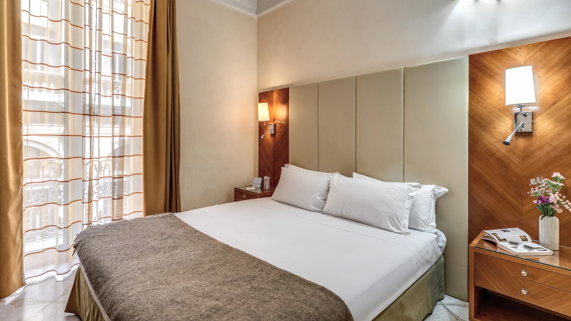 Bright double room with window and curtains, refined furnishings and modern details near Rome Opera House - Depandance Opera, BZAR hotels in Rome