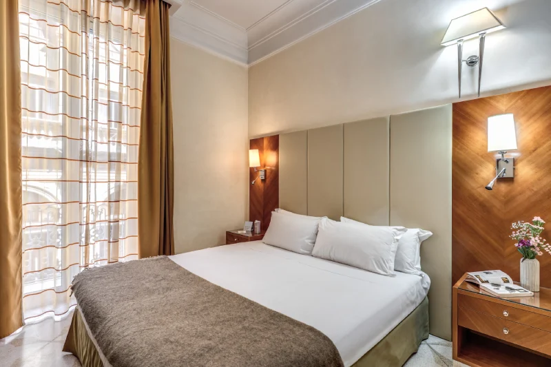 Bright double room with large window, king size bed and elegant furnishings near Rome Opera House - Depandance Opera, BZAR hotels in Rome