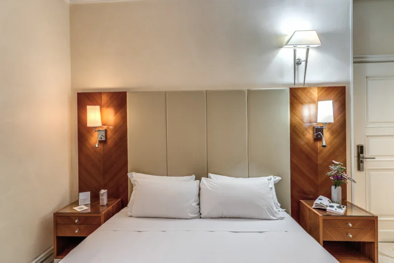 Elegant double room with padded headboard and reading lights in central Rome near Opera House - Depandance Opera, BZAR hotels in Rome