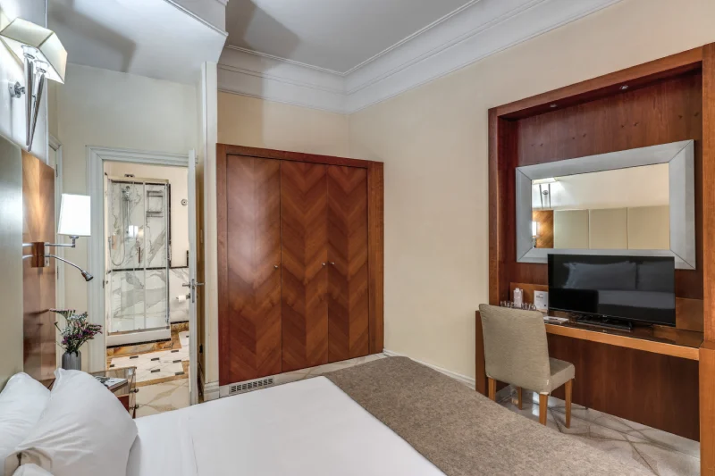 Double room with TV, desk and wooden wardrobe with private bathroom near Rome Opera House - Depandance Opera, BZAR hotels in Rome