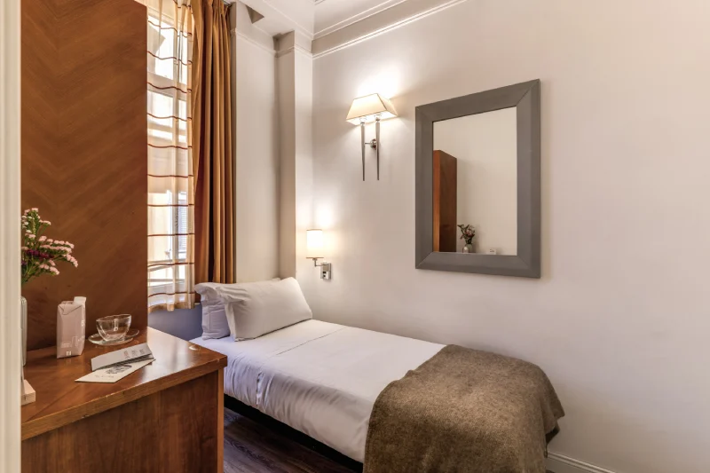 Cozy single room with warm lighting, mirror and classic desk near Rome Opera House - Depandance Opera, BZAR hotels in Rome