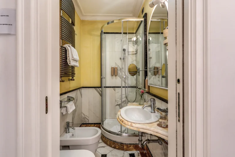 Bathroom with corner shower, bidet and marble details in property near Rome Opera House - Depandance Opera, BZAR hotels in Rome