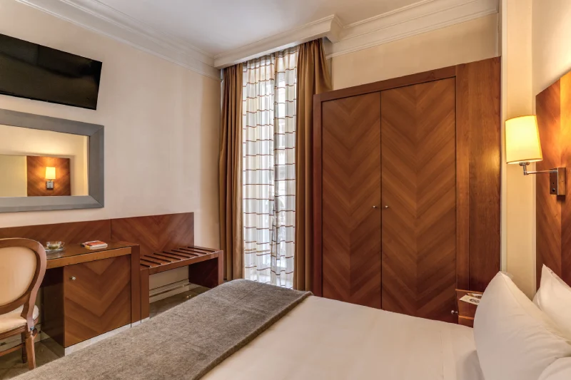 Triple room with wooden wardrobe, luggage rack and curtained window, large bed near Rome Opera House - Depandance Opera, BZAR hotels in Rome