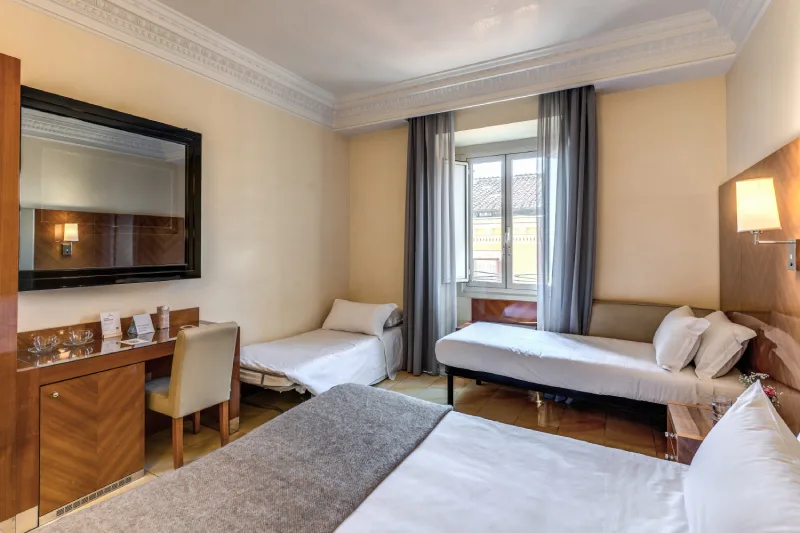 Quadruple room with double bed and single beds, desk and bright window in Rome centre near Teatro dell’Opera - Hotel Sonya, BZAR hotels in Rome