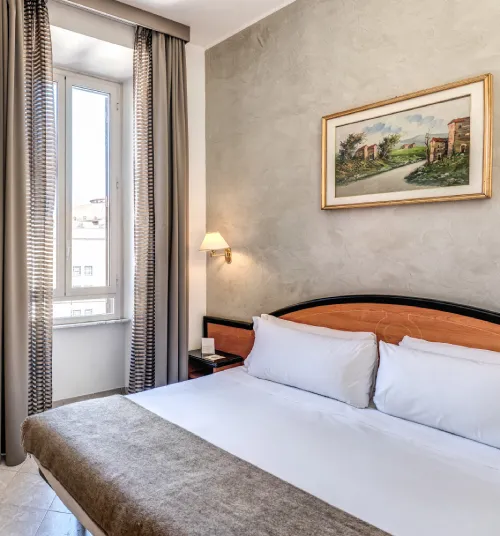 Elegant double room with double bed, classic details and window in central Rome near Opera House - Hotel Sonya, BZAR hotels in Rome