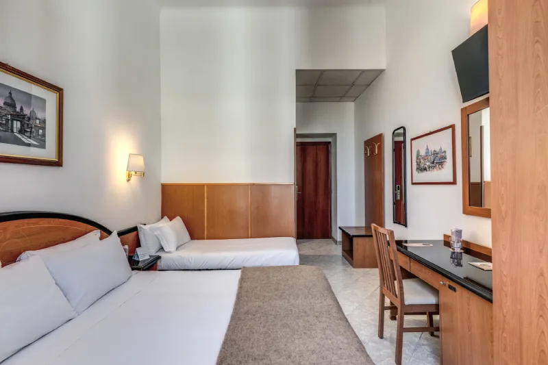 Triple room with double bed and single bed, large desk and comfortable space in Rome near Teatro dell’Opera - Hotel Sonya, BZAR hotels in Rome
