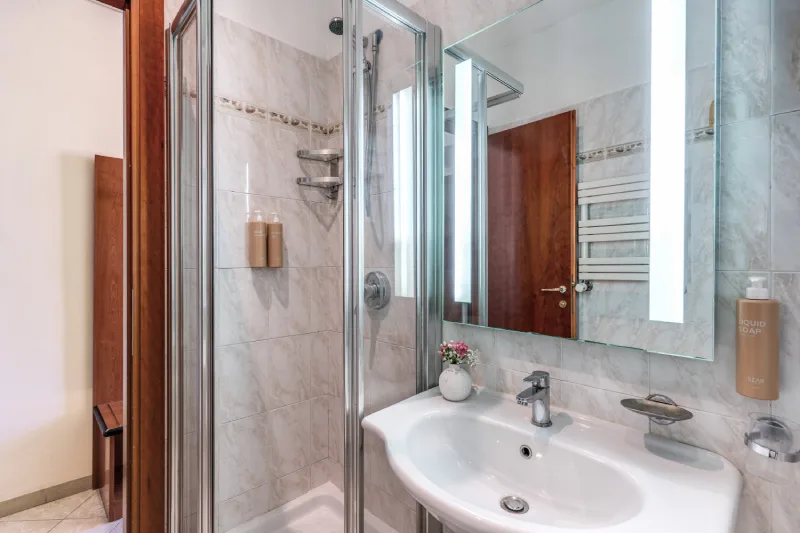Bathroom with glass shower, sink and large mirror, well-finished space in Rome centre near Teatro dell’Opera - Hotel Sonya, BZAR hotels in Rome